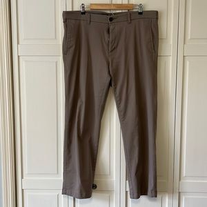 Men’s Haggar “Ultimate Travel Khaki” 38x30 Straight Fit Pants.